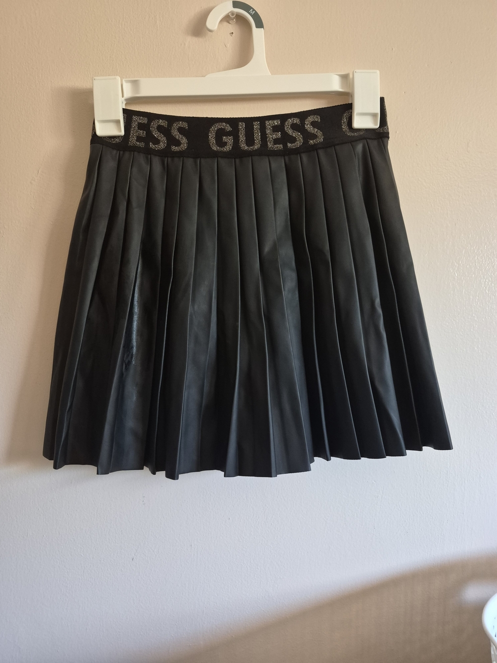 Guess Black Pleated Faux-Leather Mini Skirt For Girls with Logo Waistband